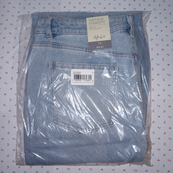 MACY's:  Women's Style & Co Straight-Leg Mom Jeans - Picture 2 of 4